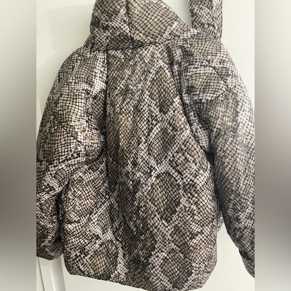 RARE & hard to find Norma Kamali Sleeping Bag Jacket in Scale Python Print - Picture 5 of 7